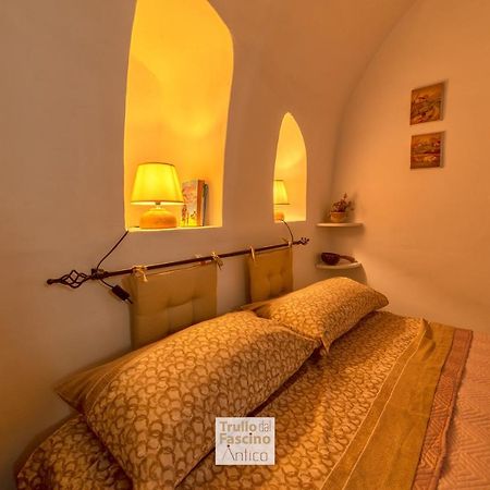 Trullo Dal Fascino Antico Villa Locorotondo Exterior photo