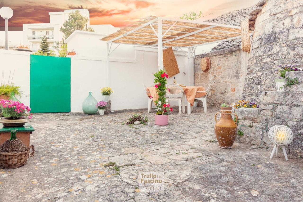 Trullo Dal Fascino Antico Villa Locorotondo Exterior photo
