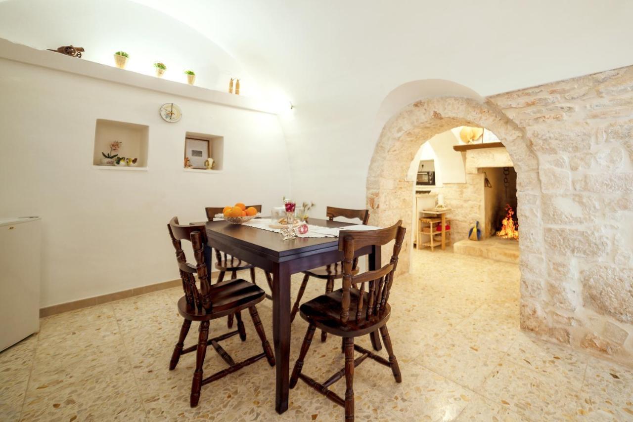 Trullo Dal Fascino Antico Villa Locorotondo Exterior photo
