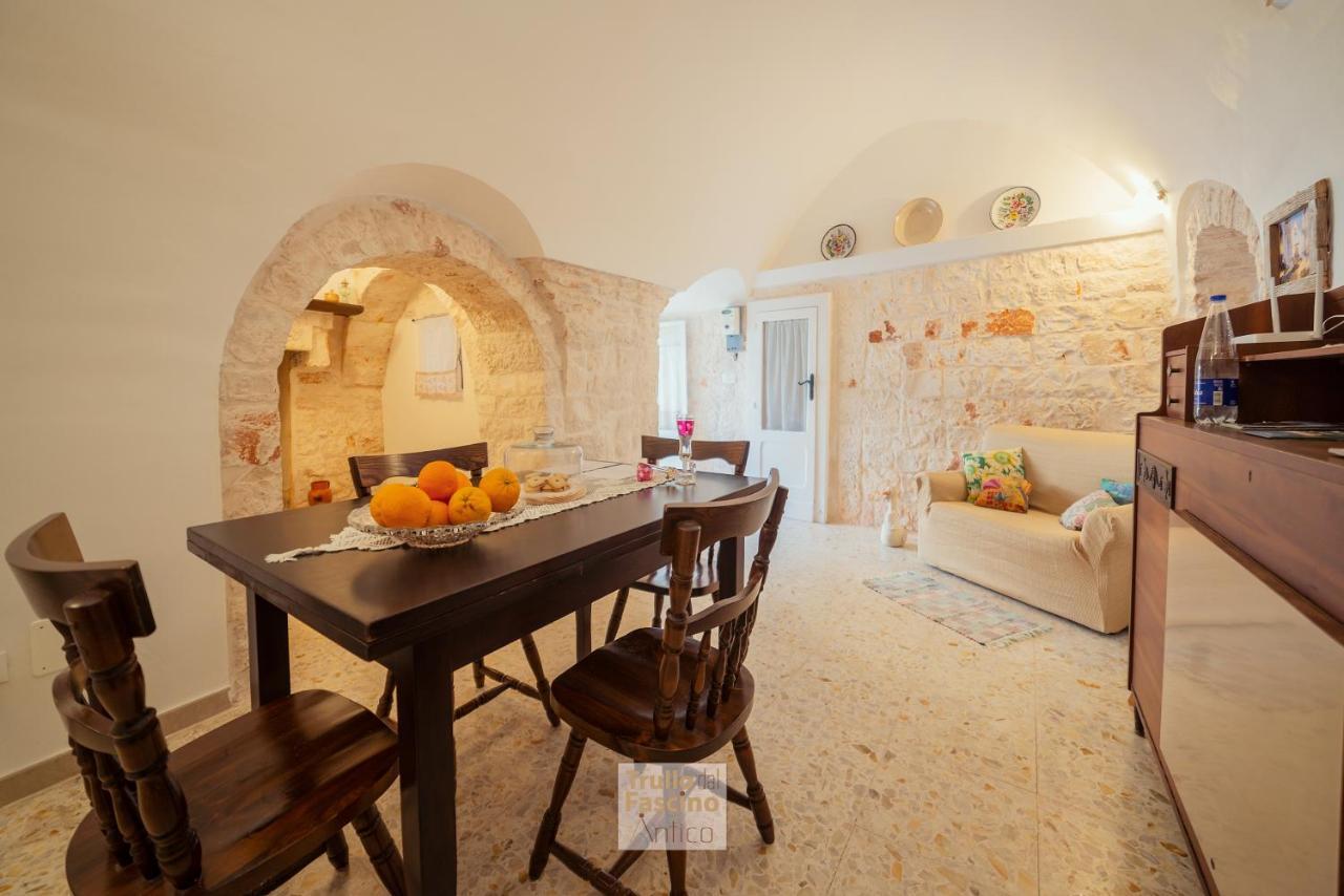 Trullo Dal Fascino Antico Villa Locorotondo Exterior photo